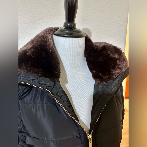 Love Tree Size M Women Black Faux Fur Collar Puffer Vest Zipper Detail - Picture 3 of 8